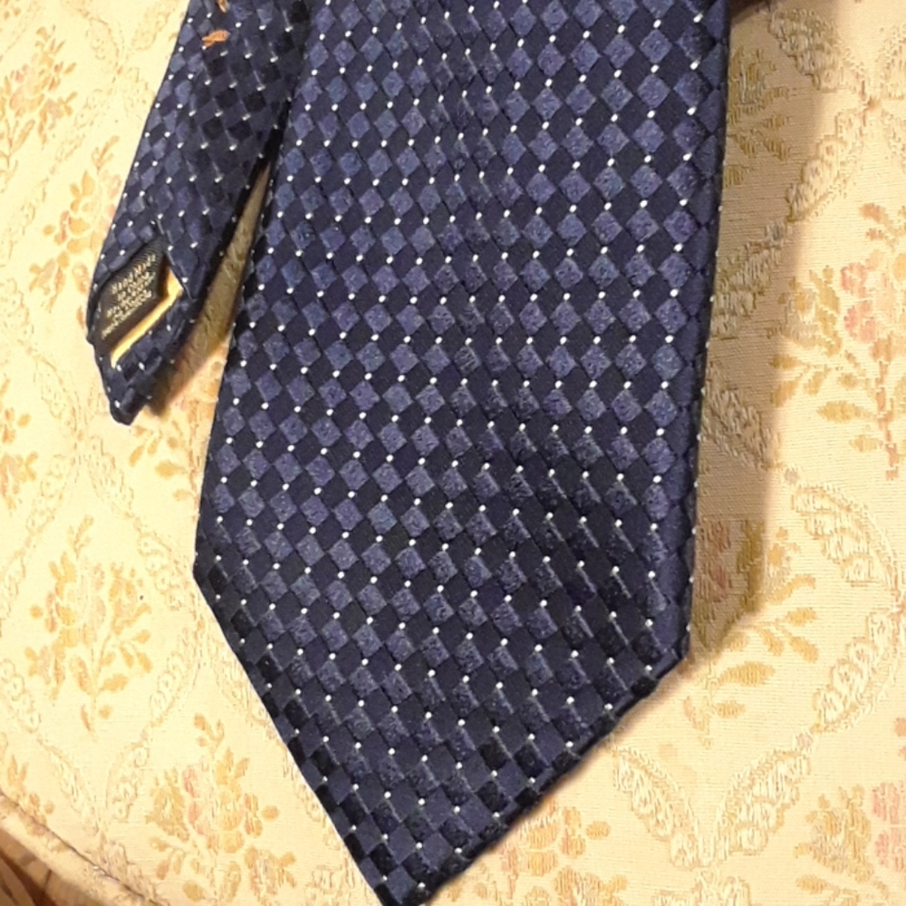 Donald J. Trump Signature Collection tie - Picture 5 of 6